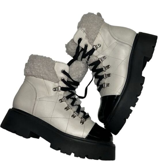 Steve Madden Color block Bone/Black Leather Lace Up
Boots(Size 8) - Picture 5 of 9
